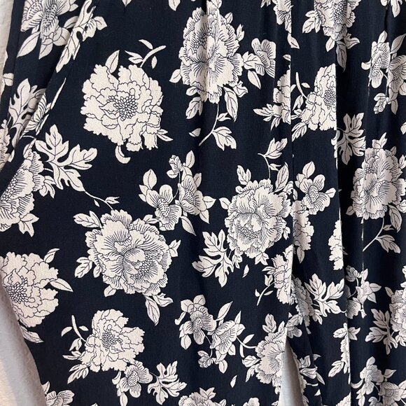 Brandy Melville Black and White Floral Joggers Women - Picture 9 of 10